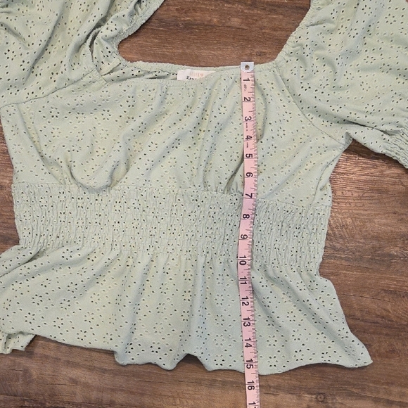 Urban Romantics Sage Green Eyelet Peasant Blouse Size Large Cropped - Picture 6 of 10
